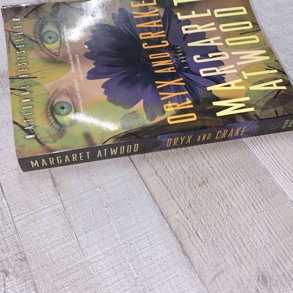 Oryx & Crake by Margaret Atwood novel book - Picture 8 of 8